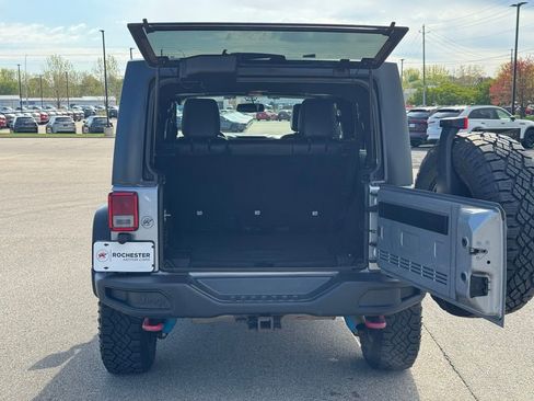 Used 2015 Jeep Wrangler Unlimited Rubicon AWD/4WD image 31
