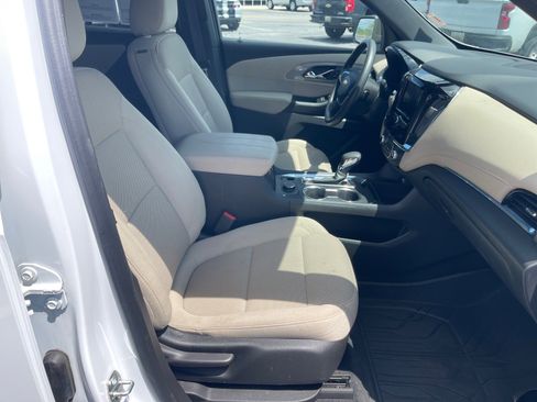 Used 2023 Chevrolet Traverse LS image 18