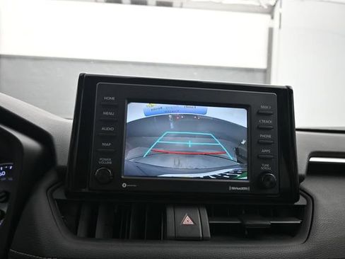 Used 2022 Toyota RAV4 LE FWD image 18