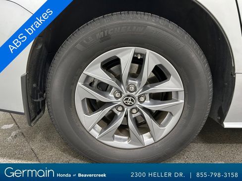 Used 2022 Toyota Sienna XLE image 12