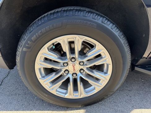 Used 2021 GMC Yukon SLT w/ SLT Luxury Package image 10