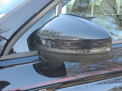 Used 2023 Volkswagen Tiguan SE R-Line image 13