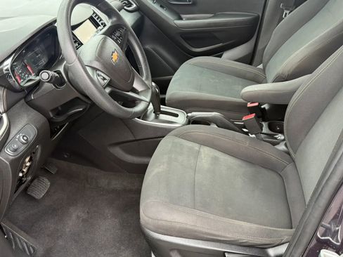 Used 2019 Chevrolet Trax LS w/ Tint and Cruise Package FWD image 9