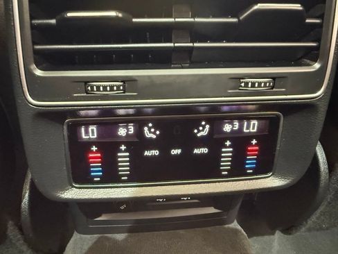 Used 2020 Audi Q7 2.0T Premium Plus w/ Premium Plus Package AWD/4WD image 25