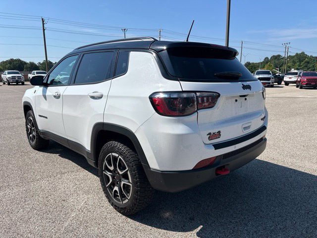 Used 2025 Jeep Compass Trailhawk AWD/4WD image 5
