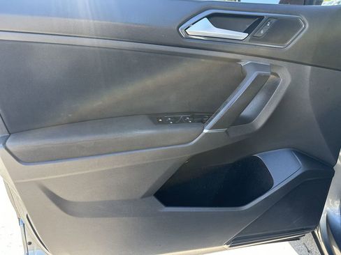 Used 2018 Volkswagen Tiguan S image 11