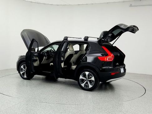 Certified 2023 Volvo XC40 B5 Ultimate w/ Climate Package image 12