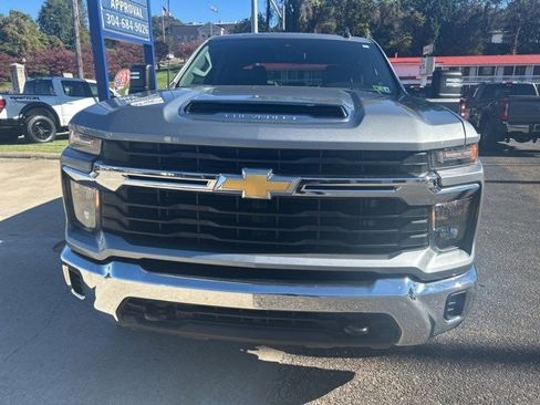 Used 2024 Chevrolet Silverado 2500 LT image 2