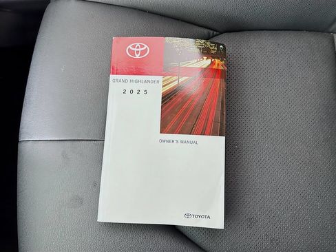 Used 2025 Toyota Grand Highlander FWD image 39