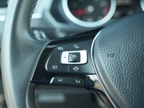 Used 2021 Volkswagen Tiguan SE AWD/4WD image 33