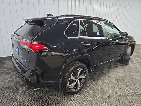 Used 2022 Toyota RAV4 SE w/ Weather & Moonroof Package AWD/4WD image 10