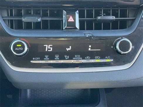 Used 2022 Toyota Corolla LE image 21