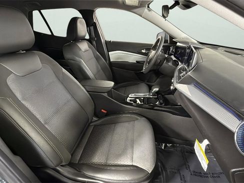 Used 2025 Chevrolet Trax LT image 31