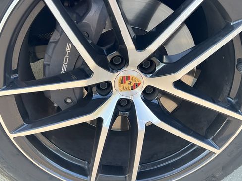 Used 2024 Porsche Macan image 12