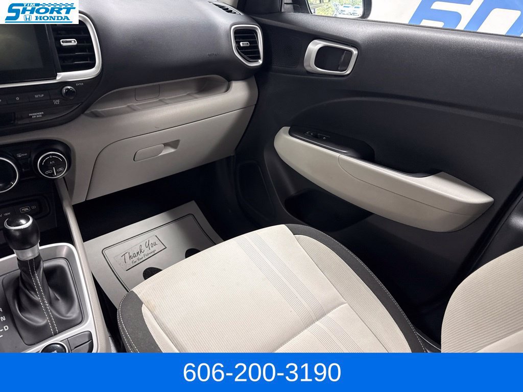 Used 2022 Hyundai Venue SEL FWD image 18
