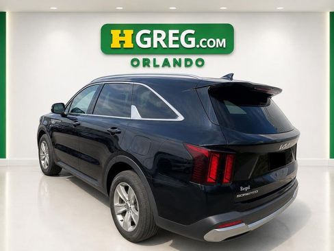 Used 2024 Kia Sorento S w/ Panoramic Sunroof Package FWD image 2