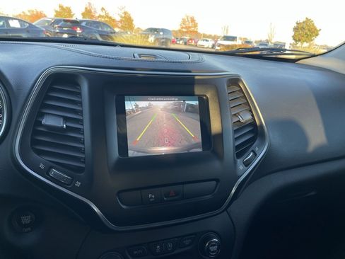 Used 2020 Jeep Cherokee Latitude Plus image 17