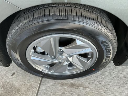 New 2026 Hyundai Elantra SE FWD image 9
