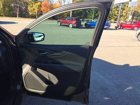 Used 2022 Chevrolet Equinox RS w/ LPO, Floor Liner Package image 30