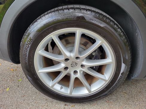 Used 2024 Porsche Cayenne image 16