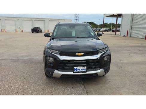 Used 2023 Chevrolet TrailBlazer LT w/ Convenience Package FWD image 3