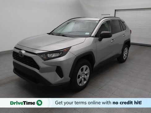 Used 2021 Toyota RAV4 LE image 1