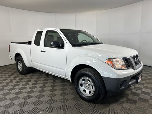 Used 2019 Nissan Frontier S image 4