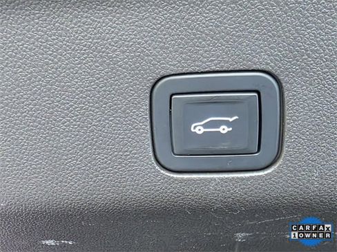 Used 2021 GMC Yukon XL SLT w/ SLT Luxury Plus Package image 16