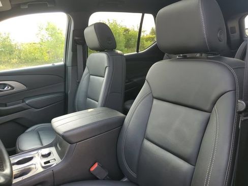 Used 2023 Chevrolet Traverse LT w/ LT Premium Package AWD/4WD image 5