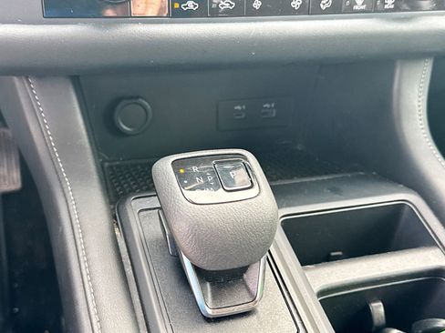 Used 2024 Nissan Pathfinder S image 17