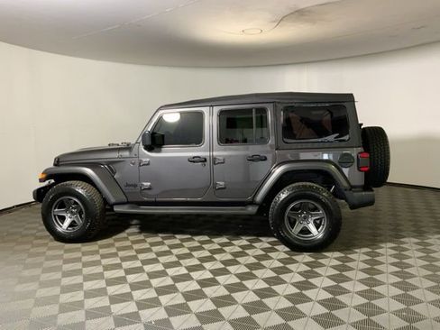 Used 2025 Jeep Wrangler Unlimited Sahara w/ Technology Group AWD/4WD image 8