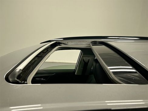 Used 2021 Toyota RAV4 Limited image 20