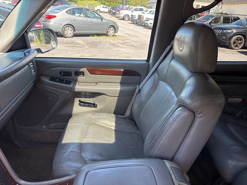 Used 2002 Cadillac Escalade AWD image 16