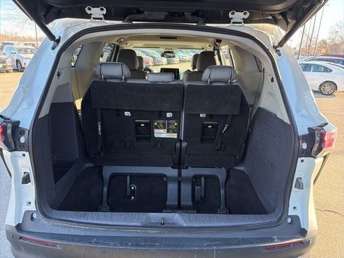 Used 2021 Toyota Sienna XLE image 16