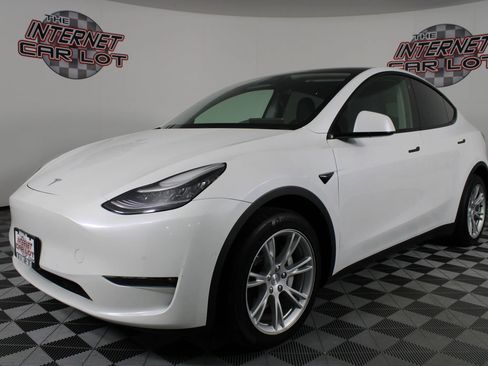 Used 2020 Tesla Model Y Long Range image 3