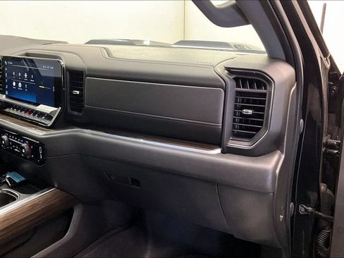 Used 2022 Chevrolet Silverado 1500 LT Trail Boss w/ LT Trail Boss Premium Package AWD/4WD image 15