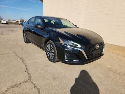 Used 2025 Nissan Altima 2.5 SV image 3