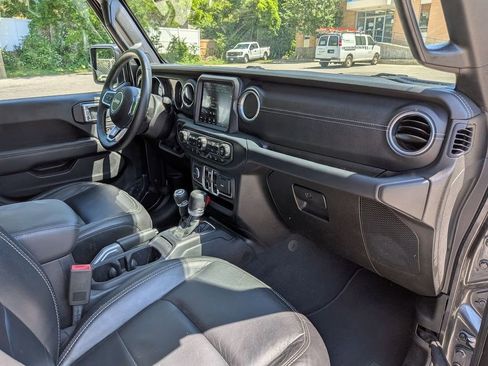Certified 2019 Jeep Wrangler Unlimited Sahara w/ Dual Top Group AWD/4WD image 25