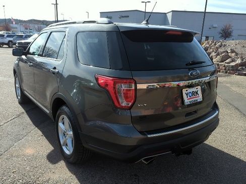 Used 2018 Ford Explorer XLT w/ Equipment Group 202A image 6