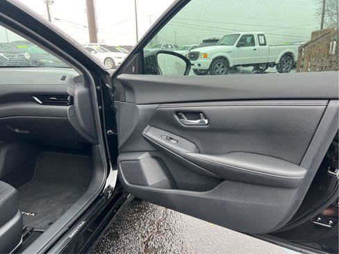 Used 2022 Nissan Sentra SV w/ Lighting Package image 12