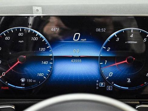 Used 2021 Mercedes-Benz GLB 250 4MATIC image 13