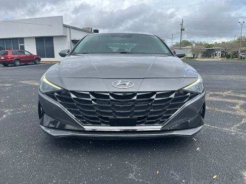 Used 2021 Hyundai Elantra Limited image 2