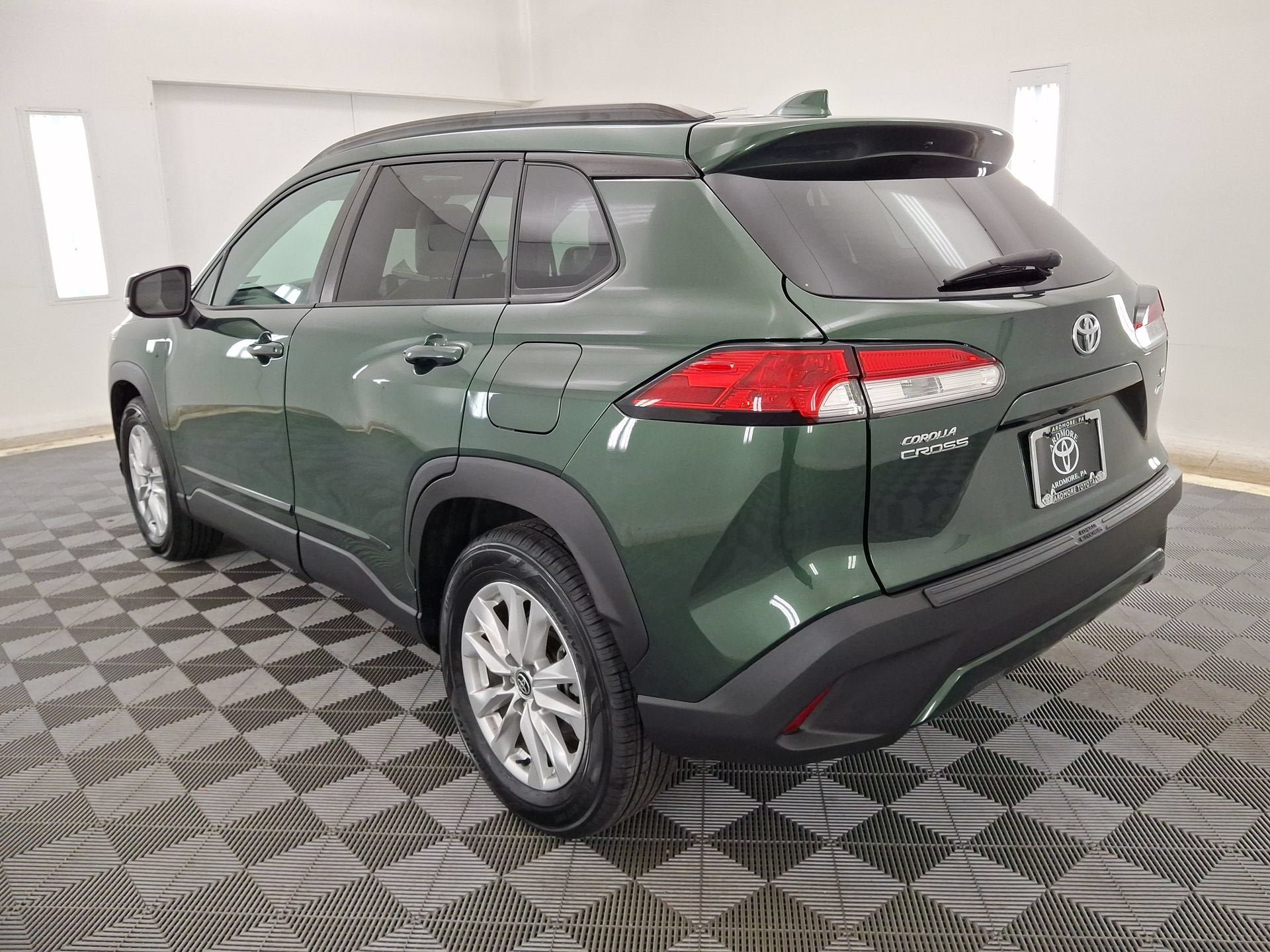 Used 2023 Toyota Corolla Cross LE AWD/4WD image 21