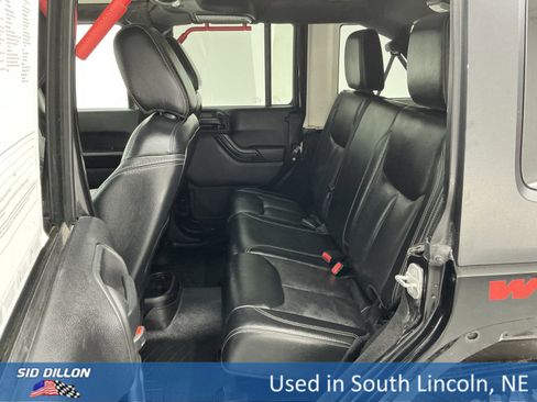 Used 2015 Jeep Wrangler Unlimited Rubicon image 18