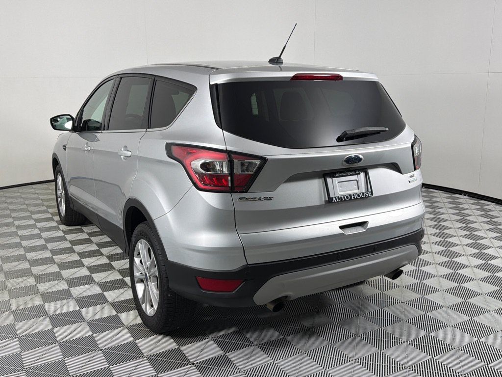 Used 2017 Ford Escape SE FWD image 7