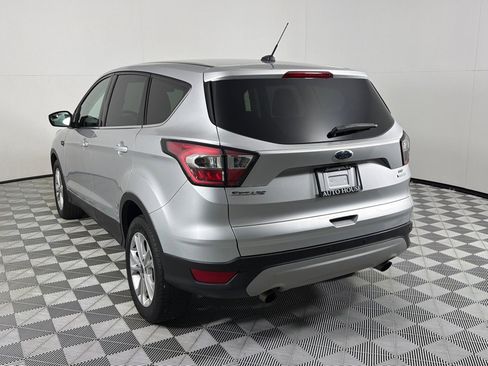 Used 2017 Ford Escape SE FWD image 7