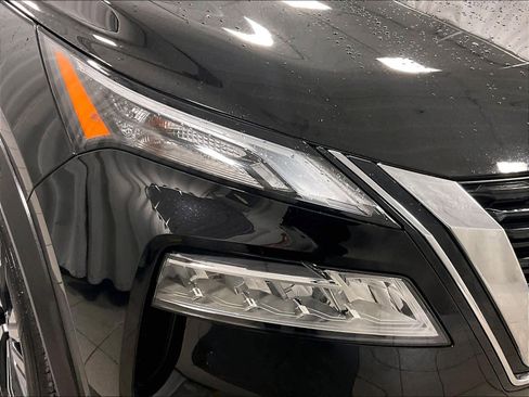 Used 2023 Nissan Rogue SV image 32