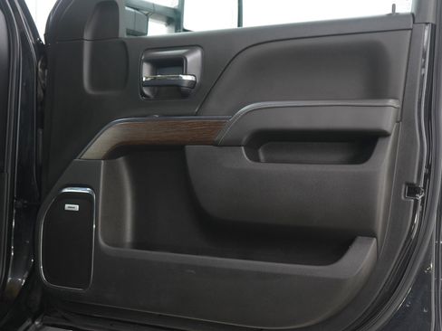 Used 2018 GMC Sierra 2500 Denali image 9