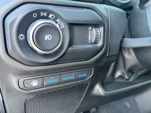 Used 2023 Jeep Wrangler Unlimited Sahara AWD/4WD image 13
