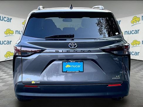 Used 2024 Toyota Sienna LE w/ LE Plus Package AWD/4WD image 5